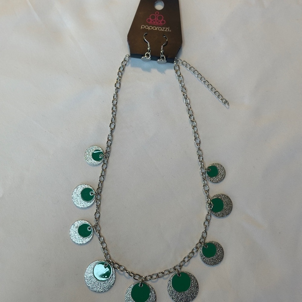 Silver and Green Pendant Necklace - Picture 5 of 7